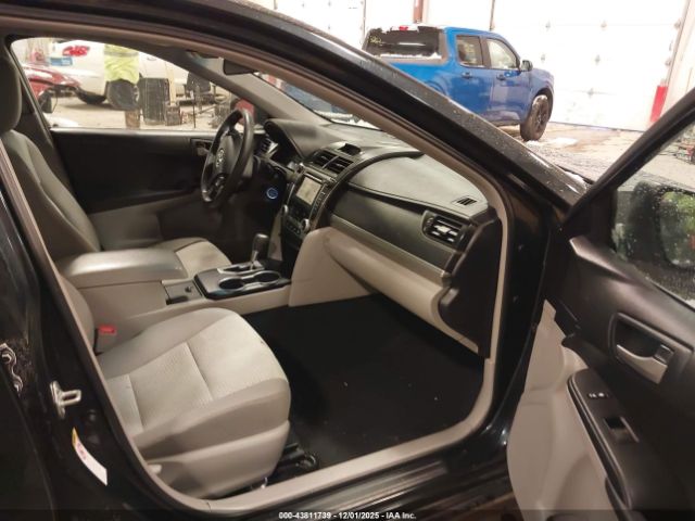 Toyota Camry Le Image 2