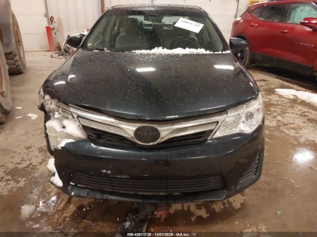 Toyota Camry Le Image 6