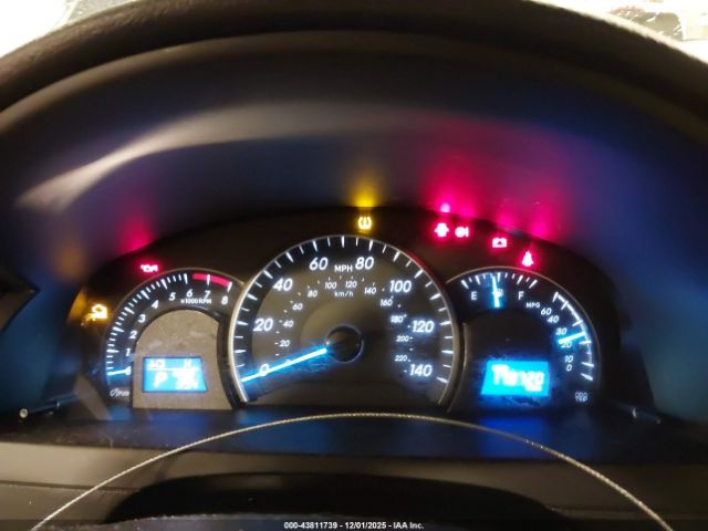 Toyota Camry Le Image 9