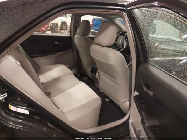 Toyota Camry Le Image 13