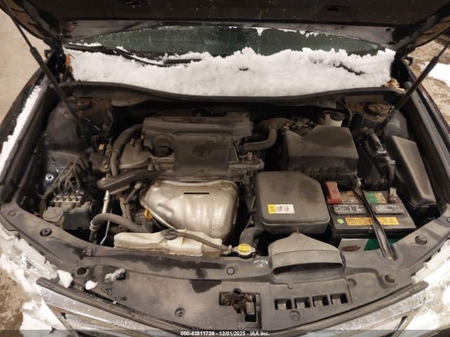 Toyota Camry Le Image 12