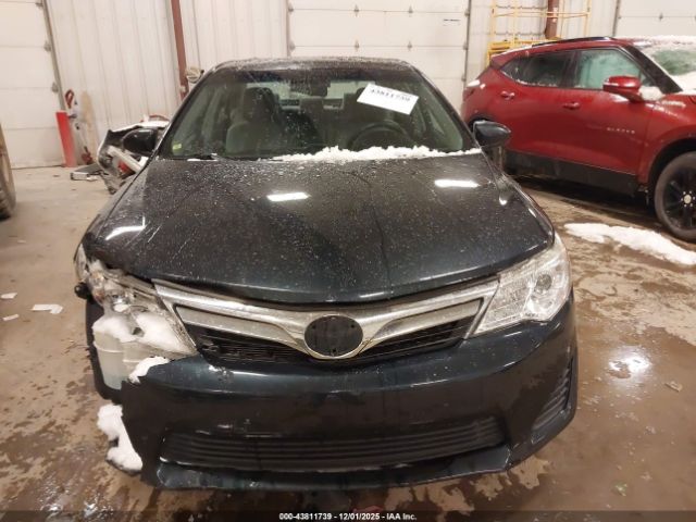 Toyota Camry Le Image 16