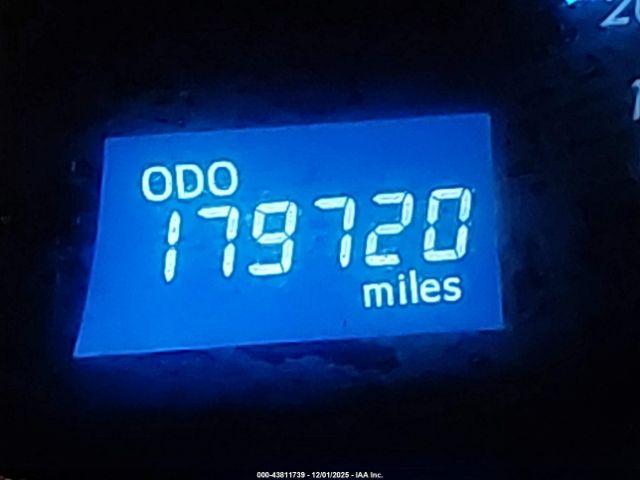 Toyota Camry Le Image 8