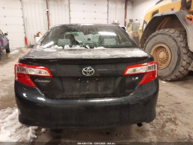 Toyota Camry Le Image 14