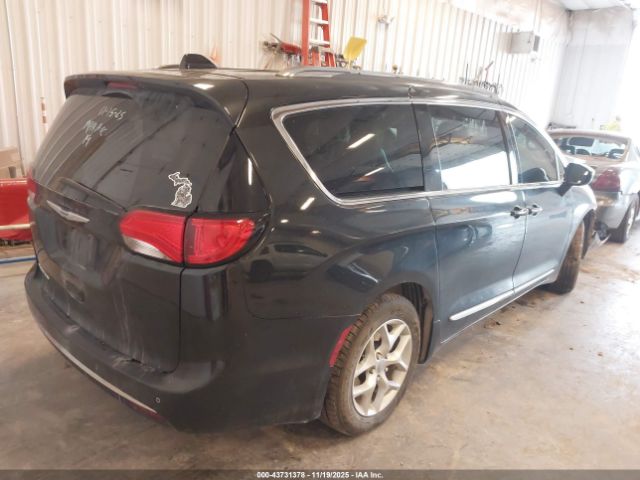 Chrysler Pacifica Touring L Image 2