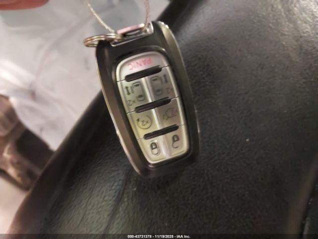 Chrysler Pacifica Touring L Image 12