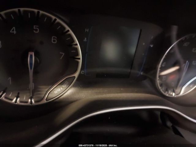 Chrysler Pacifica Touring L Image 15