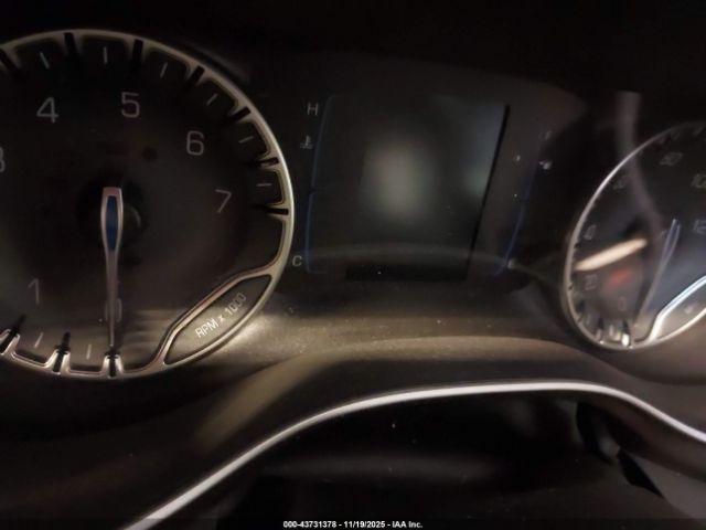 Chrysler Pacifica Touring L Image 15