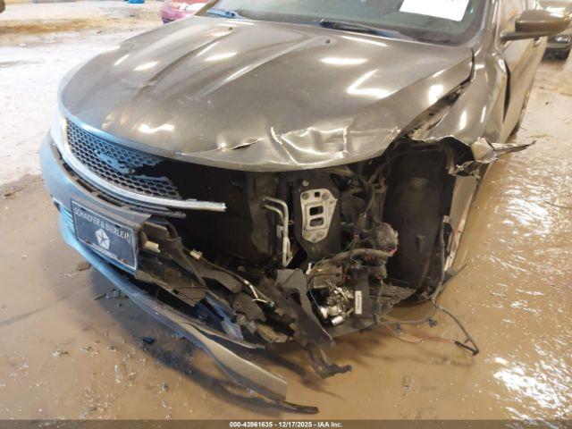 Chrysler 200 Limited Image 6