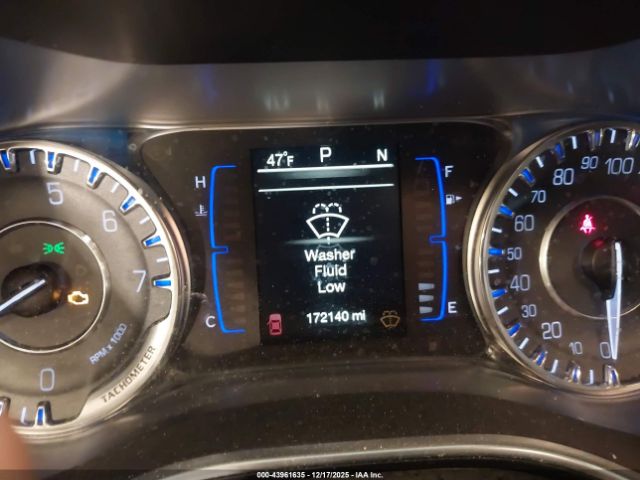 Chrysler 200 Limited Image 8