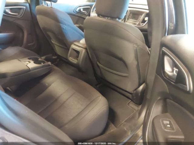 Chrysler 200 Limited Image 10