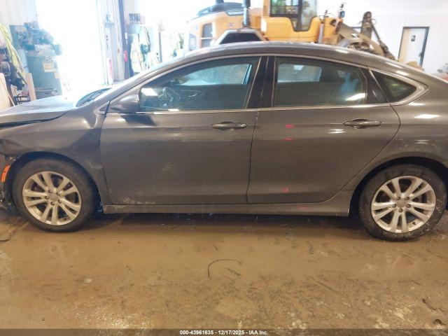 Chrysler 200 Limited Image 15