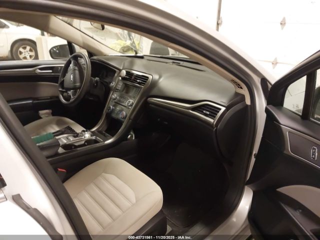 Ford Fusion S Image 2