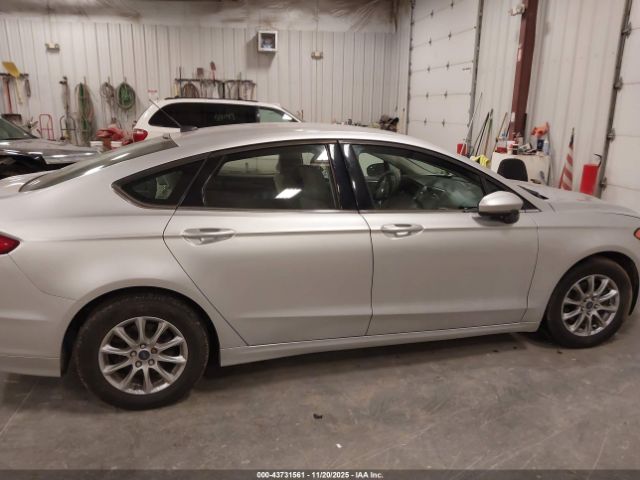 Ford Fusion S Image 13