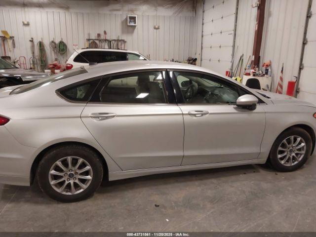 Ford Fusion S Image 13