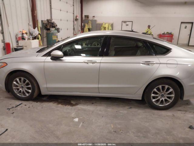 Ford Fusion S Image 15